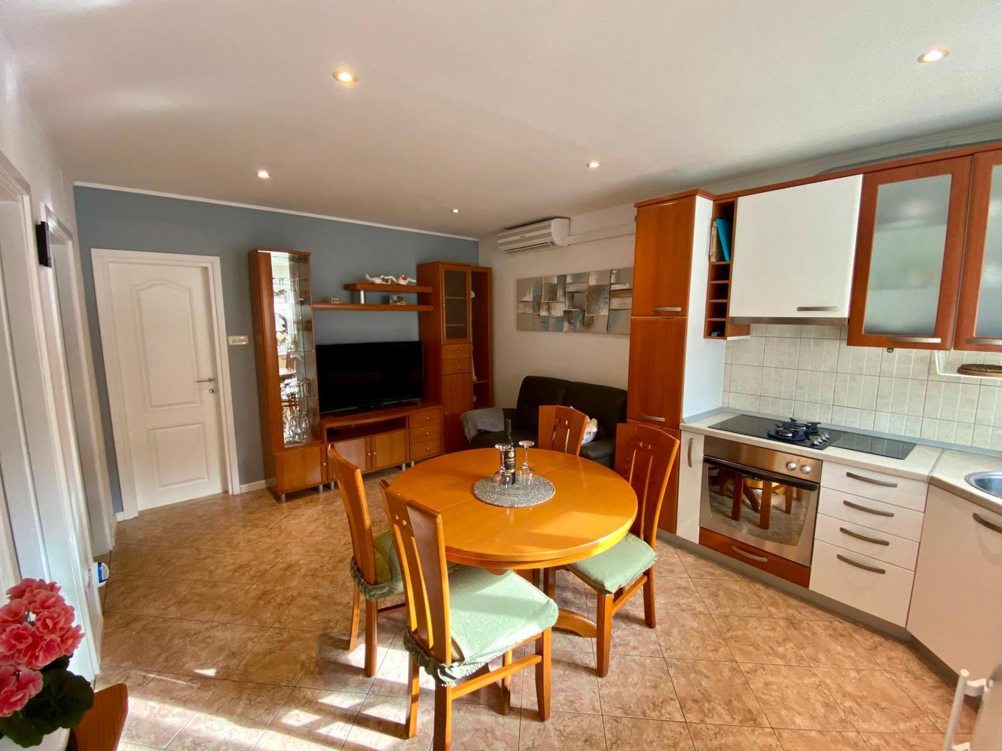 Apartment Simon - Old Stone Charm, Central Bol Life Екстер'єр фото