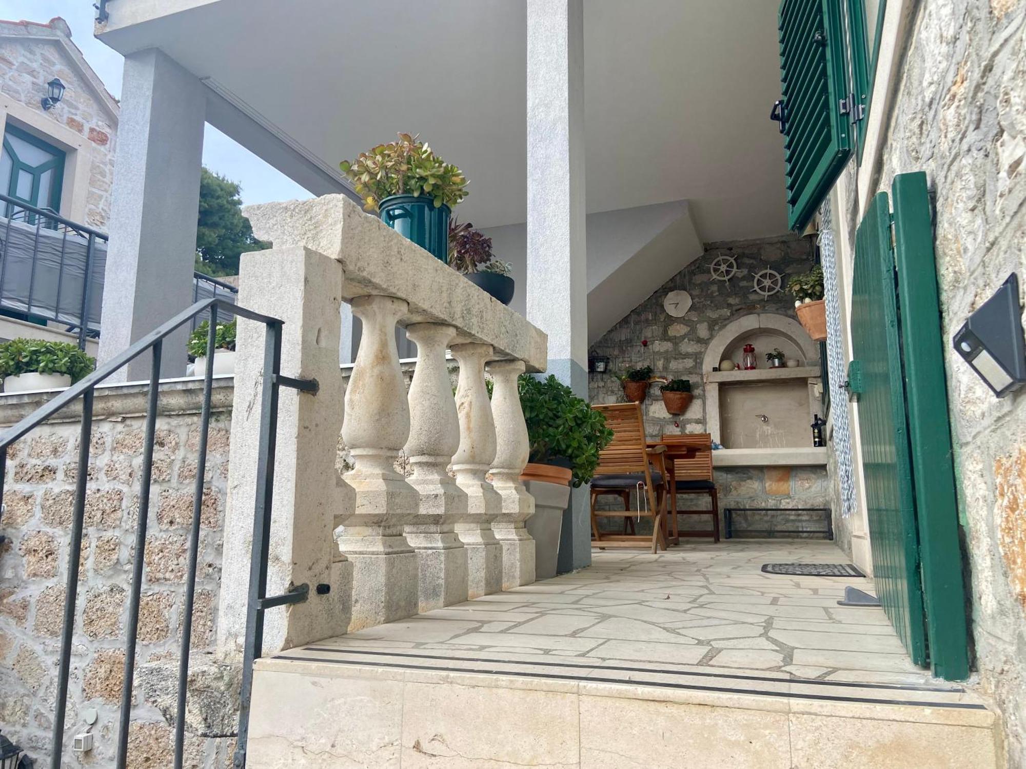 Apartment Simon - Old Stone Charm, Central Bol Life Екстер'єр фото