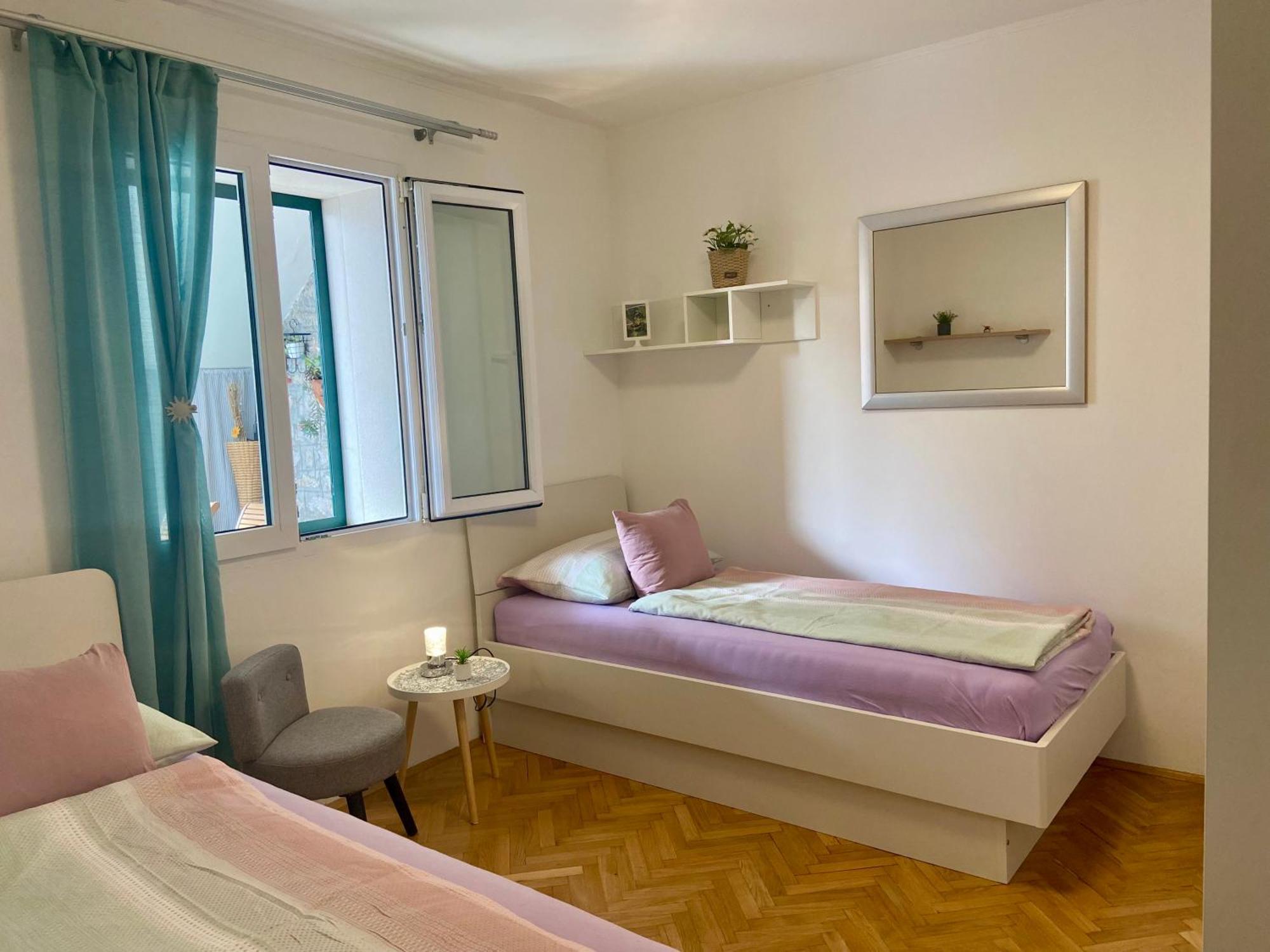 Apartment Simon - Old Stone Charm, Central Bol Life Екстер'єр фото