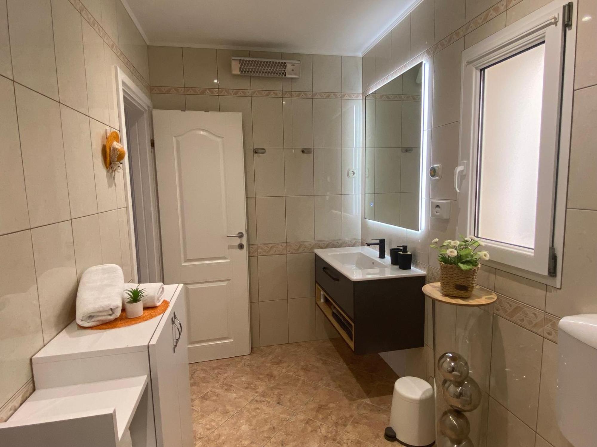 Apartment Simon - Old Stone Charm, Central Bol Life Екстер'єр фото